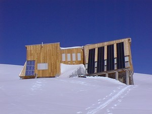 solaire en site isolé. exemple de refuges : refuge des peclet